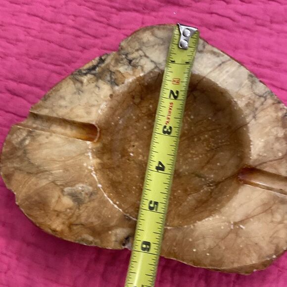 Action LobecoNatural alebaster  ashtray - Picture 7 of 7